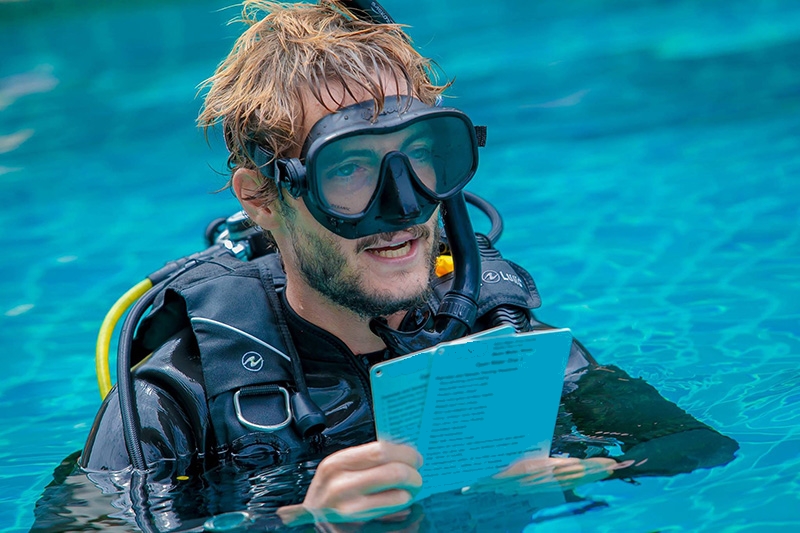 Convertite en Instructor Professional Diving Association